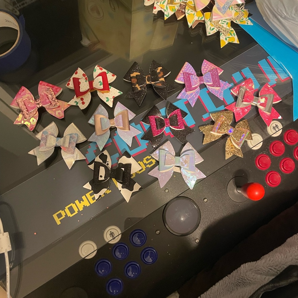 Bow toppers - Picture 1 of 2